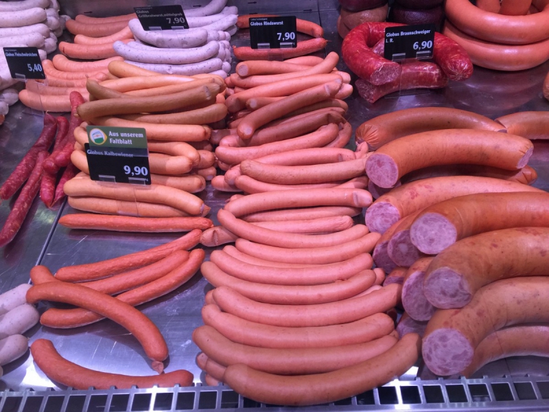 charcuterie-TRAMOLE-min_sausages_meat_butchery-1069321